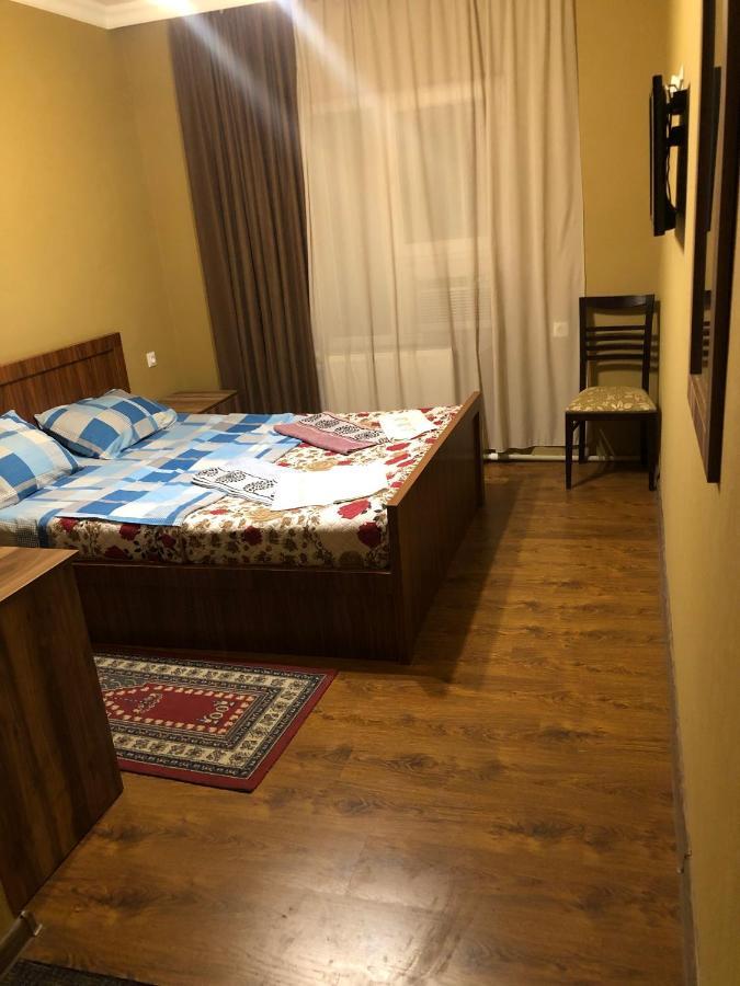 Hotel Nikea Paradiso Кутаиси Екстериор снимка