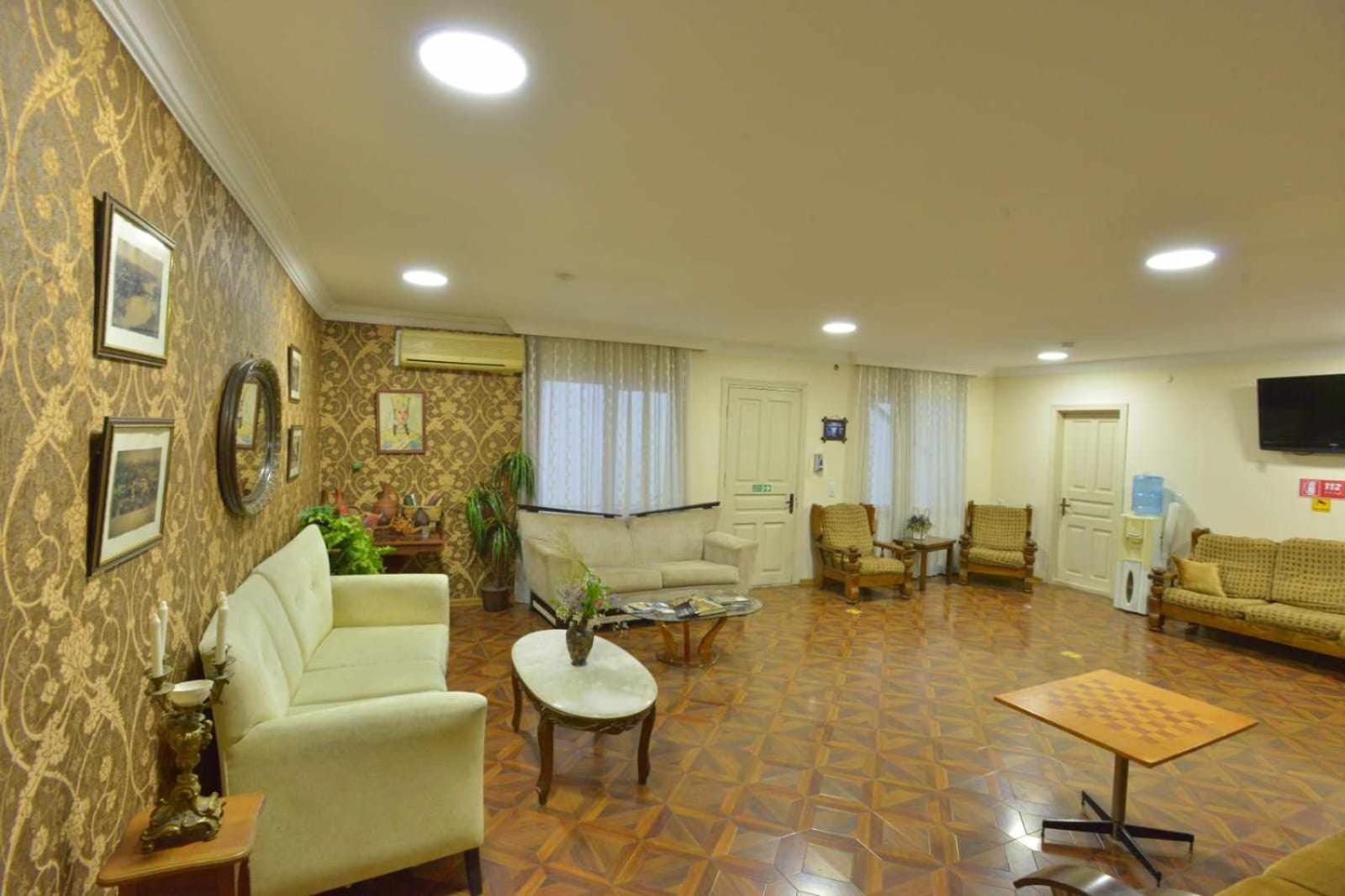 Hotel Nikea Paradiso Кутаиси Екстериор снимка