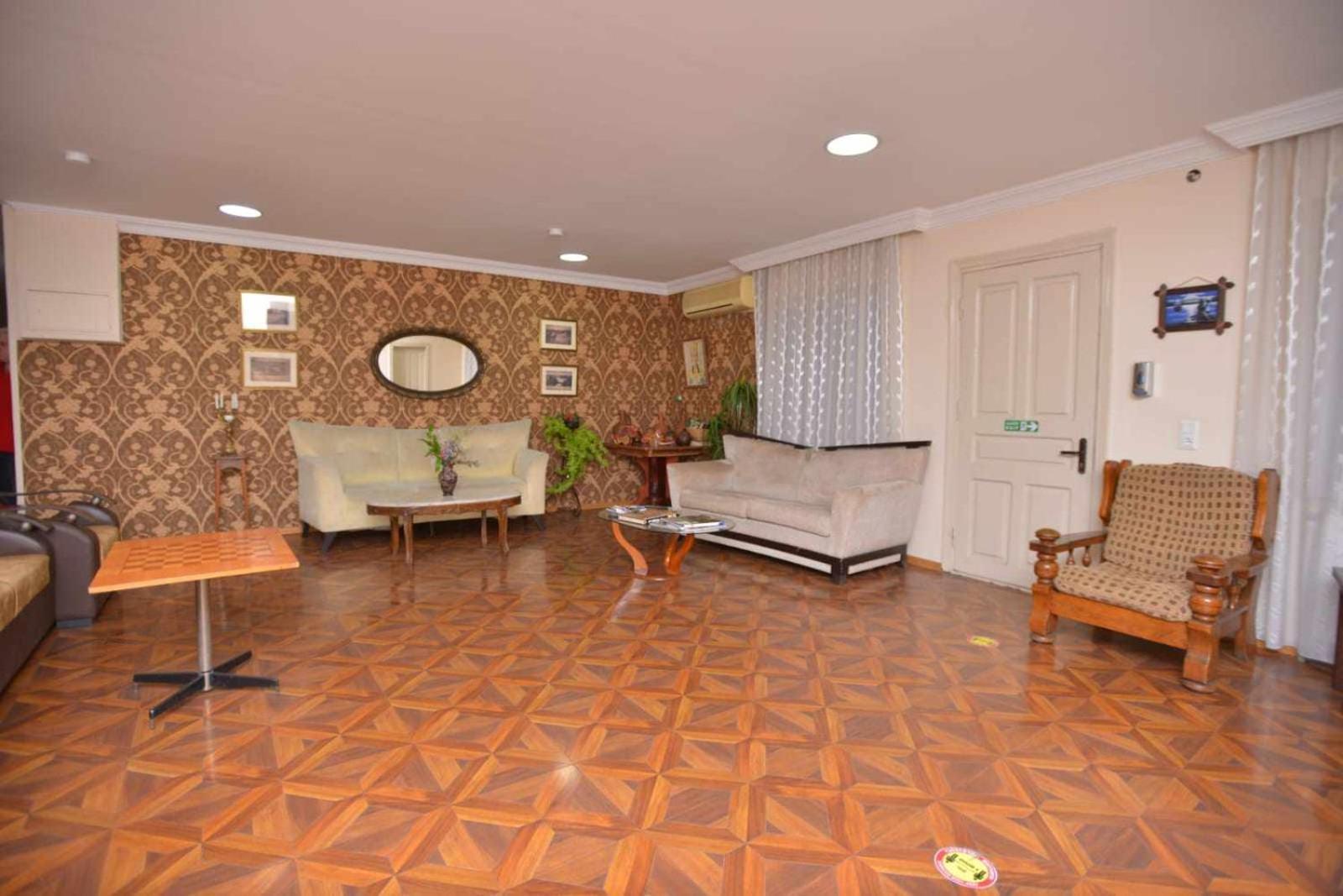 Hotel Nikea Paradiso Кутаиси Екстериор снимка