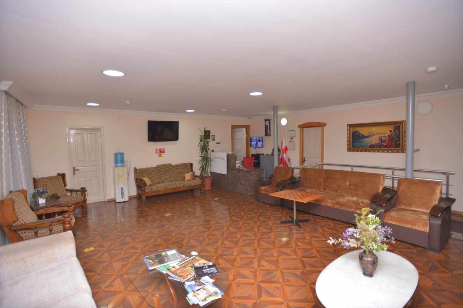 Hotel Nikea Paradiso Кутаиси Екстериор снимка