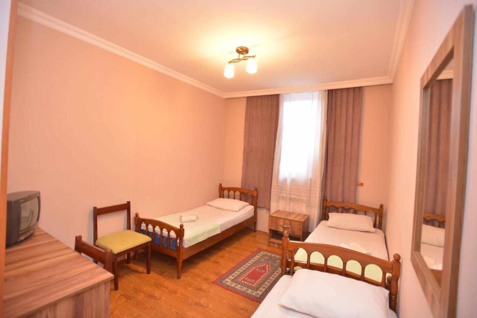 Hotel Nikea Paradiso Кутаиси Екстериор снимка