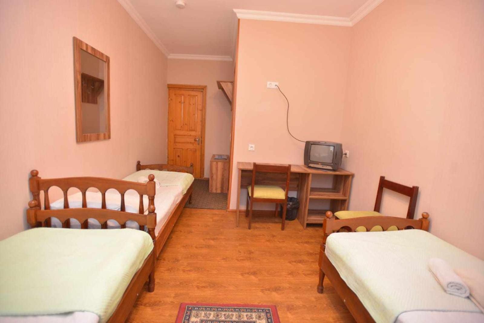 Hotel Nikea Paradiso Кутаиси Екстериор снимка