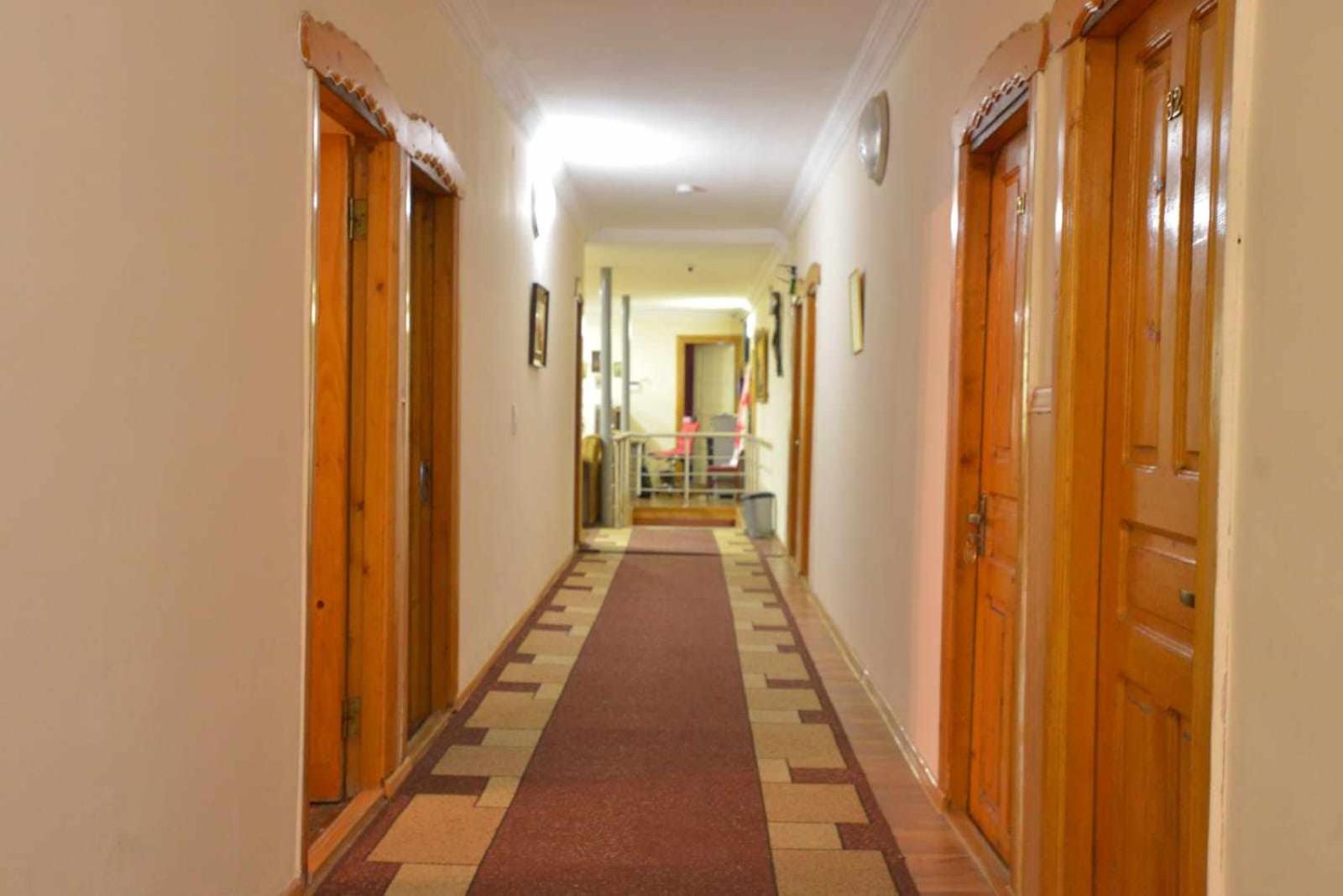 Hotel Nikea Paradiso Кутаиси Екстериор снимка