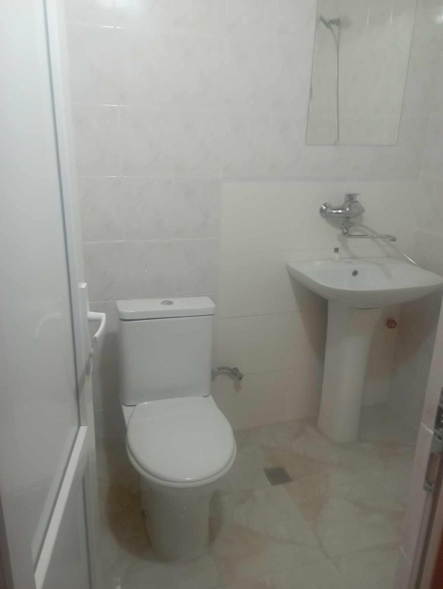 Hotel Nikea Paradiso Кутаиси Екстериор снимка
